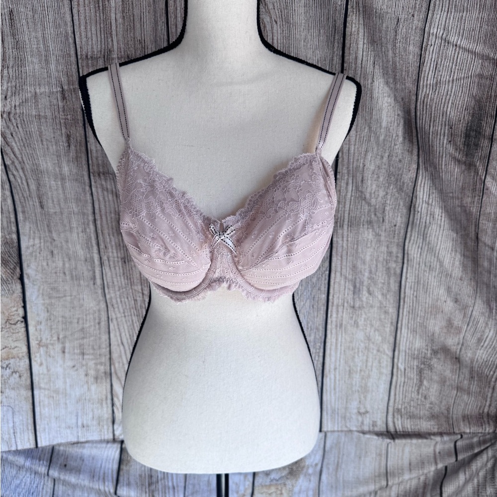 Chantelle Lace Underwire Bra in Soft Pink